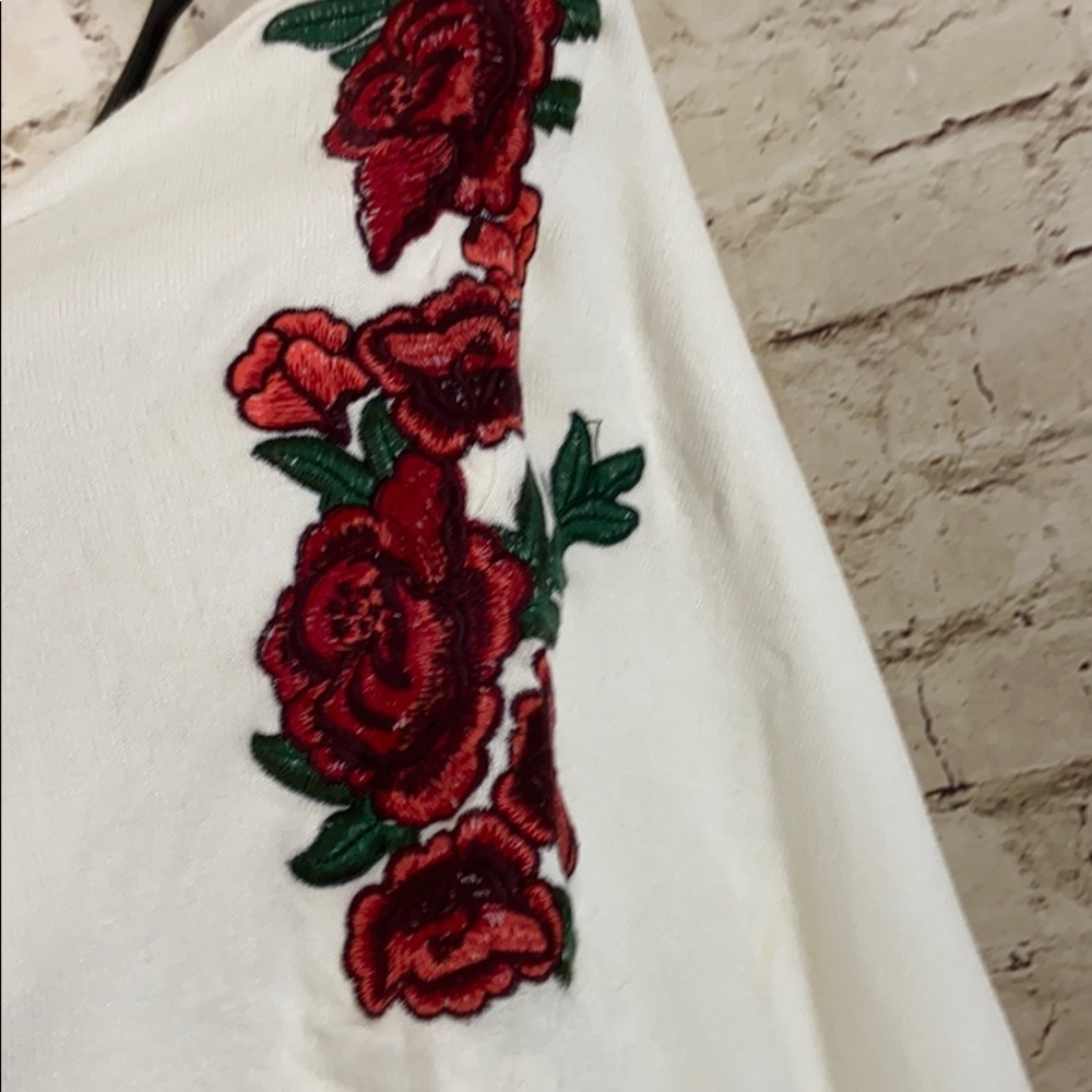 White Rose embroidery shall poncho one size - Picture 6 of 7
